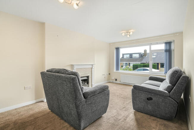 2 bed Semi-Detached Bungalow to rent Image 5