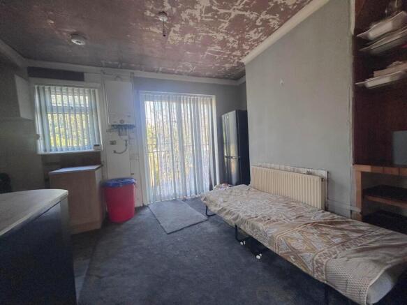3 bed Semi-Detached for sale Image 4
