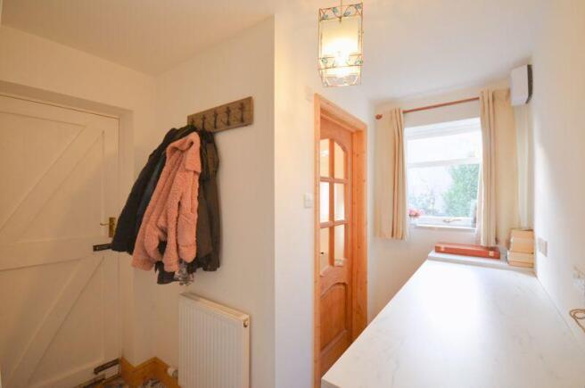 Utility/rear hall