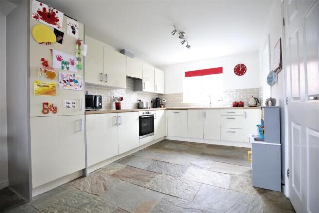 KITCHEN / FAMILY ROOM