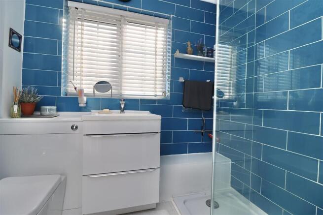 4 bed House for sale Image 12