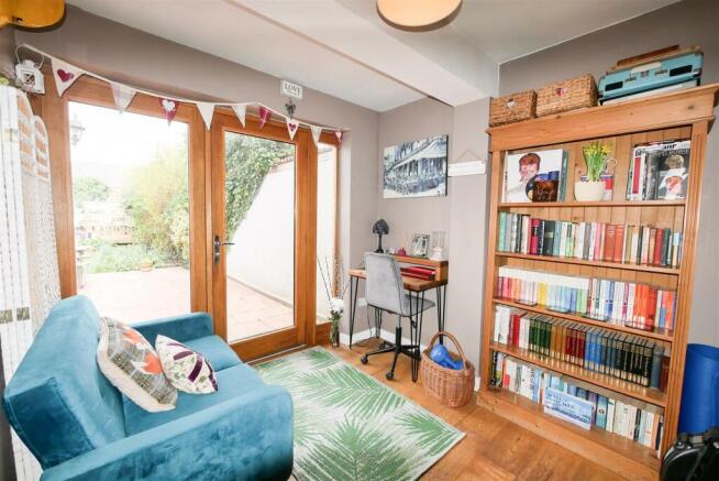 OFFICE/RECEPTION ROOM