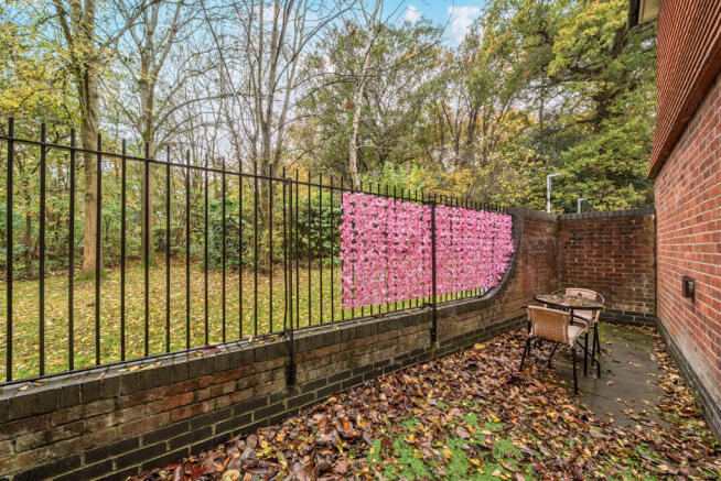 1376329-5-690c735...