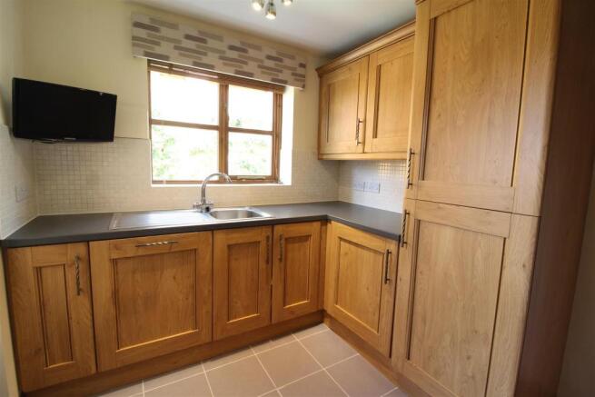 Kitchen 2.JPG