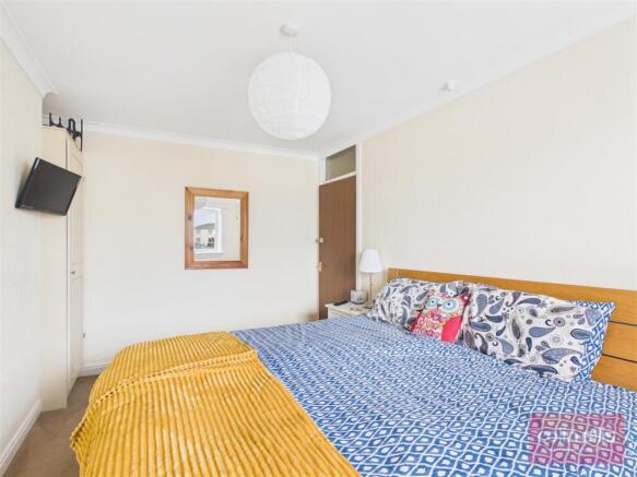 2 bed Flat for sale Image 12