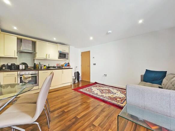 1 bed Apartment to rent Image 3