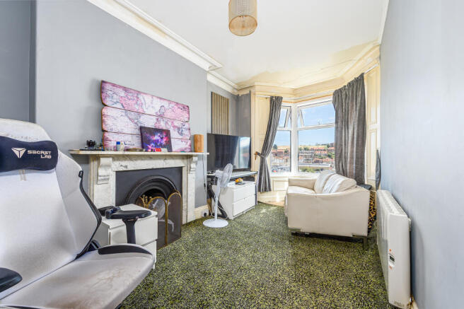 4 bed Flat for sale Image 7