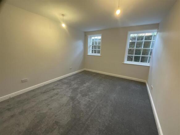 2 bed Flat to rent Image 8