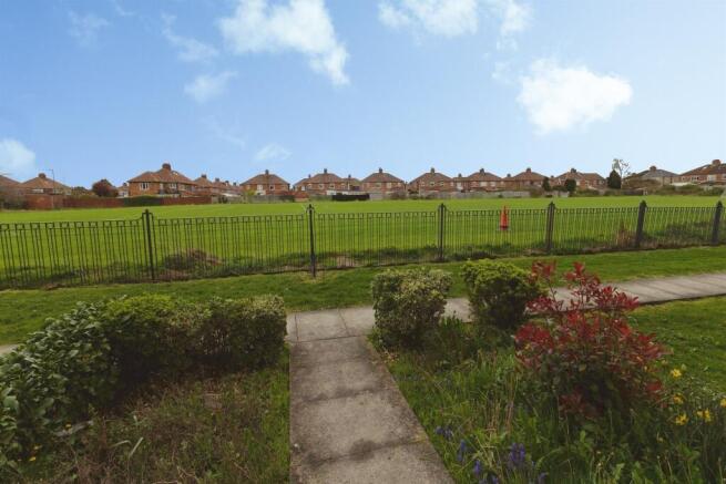 2 bed Ground Flat for sale Image 12