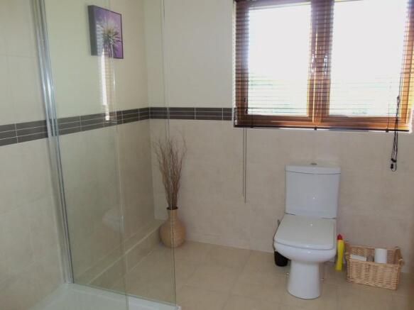 Guest Suite & Bathroom