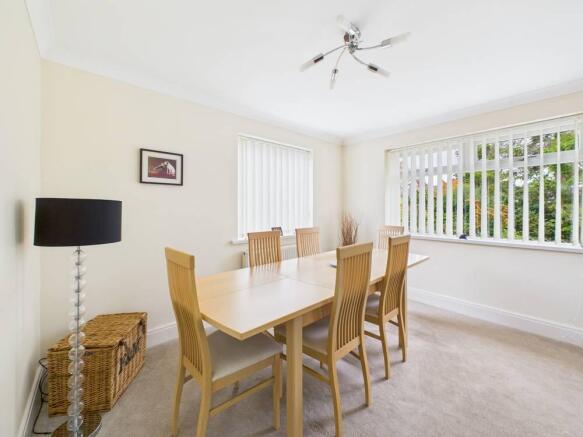 4 bed Detached for sale Image 9