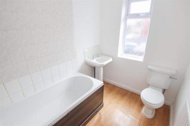 FIRST FLOOR BATHROOM