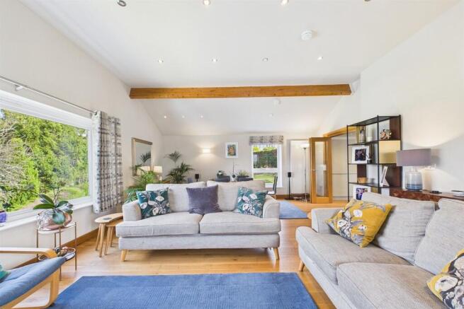 Living / Dining R...