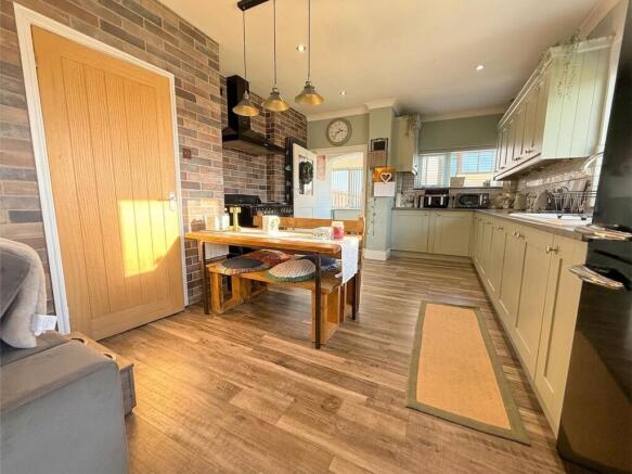 5 bed Detached Bungalow for sale Image 7