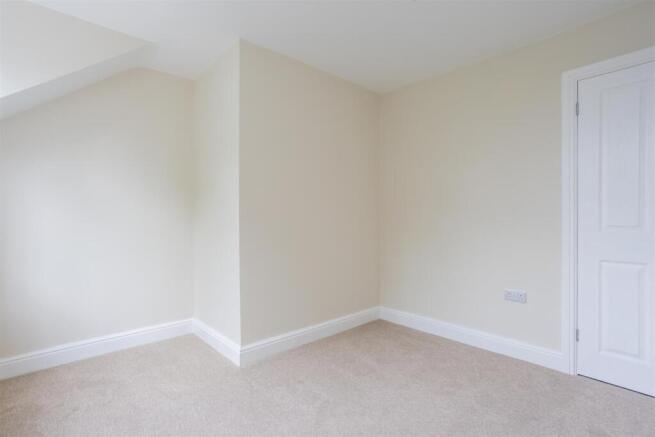 3 bed Terraced for sale Image 10