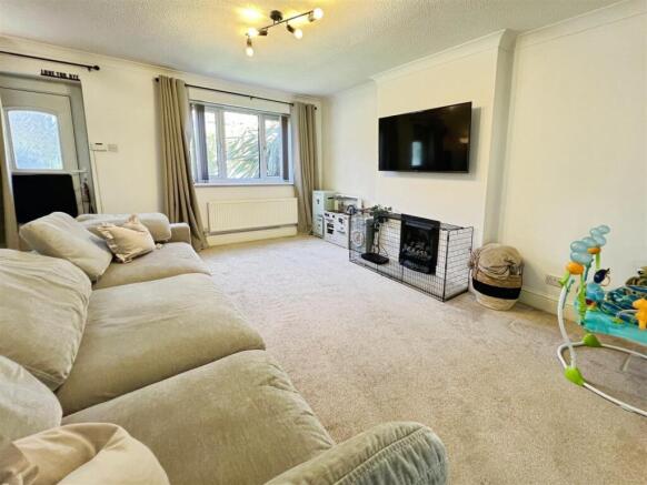3 bed Semi-Detached for sale Image 4