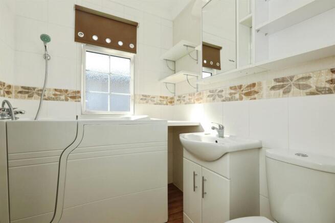 2 bed Park Home for sale Image 6