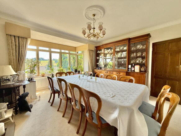 5 bed Detached for sale Image 6