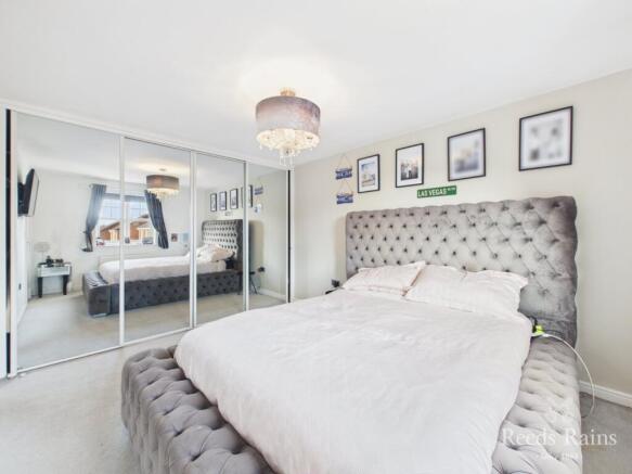 4 bed Detached for sale Image 12