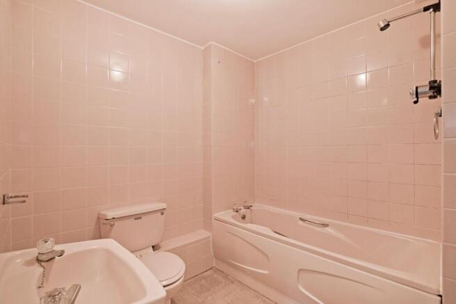 2 bed Apartment for sale Image 8