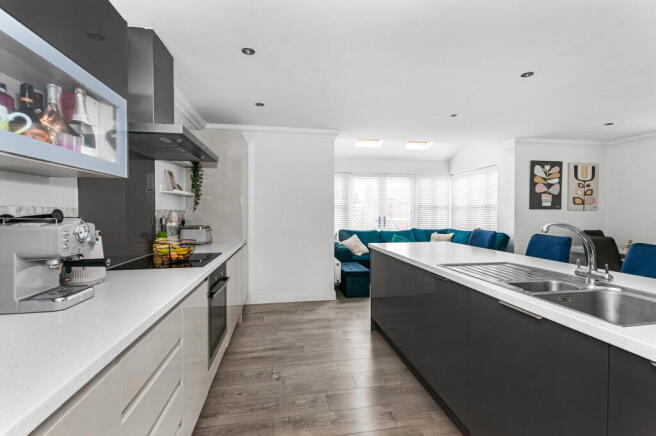 4 bed Detached for sale Image 7