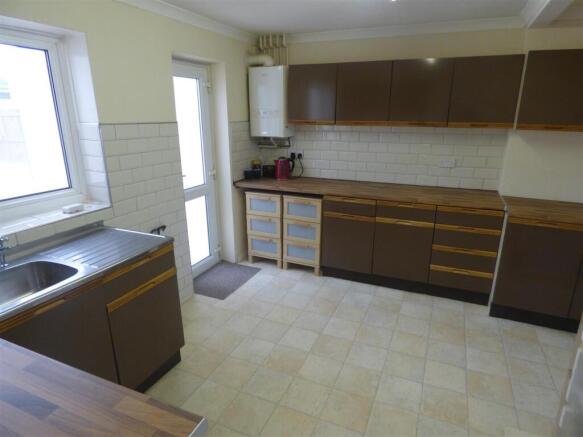 7 Meer Road Kitchen new.JPG