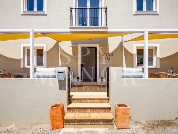 4 Studio Guest House