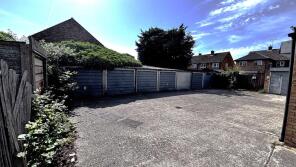 11, Reddington Drive, Slough SL3 7QT