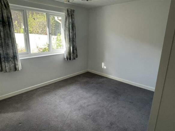 Bedroom 1.JPG
