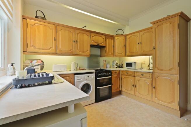 5 bed Detached for sale Image 9