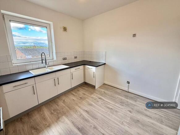 2 bed Terraced to rent Image 4