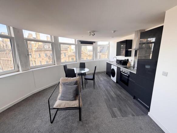 2 bed Apartment to rent Image 4