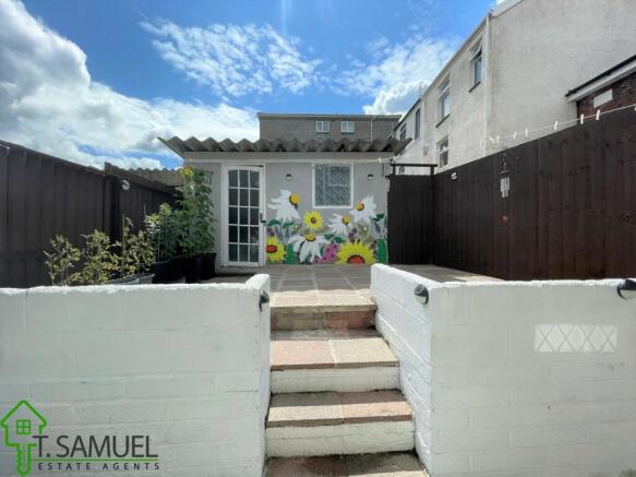REAR GARDEN A