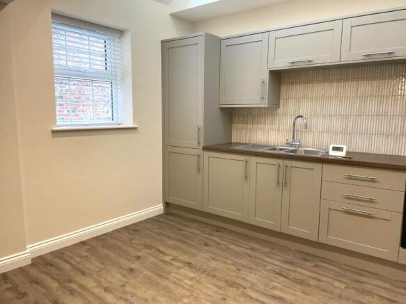 2 bed Flat to rent Image 5