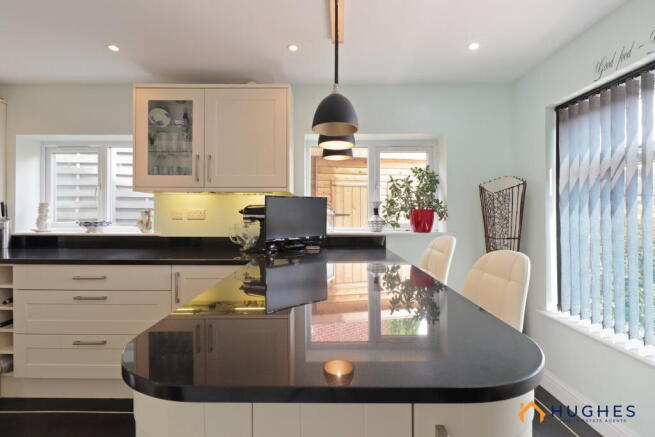 4 bed Semi-Detached for sale Image 6