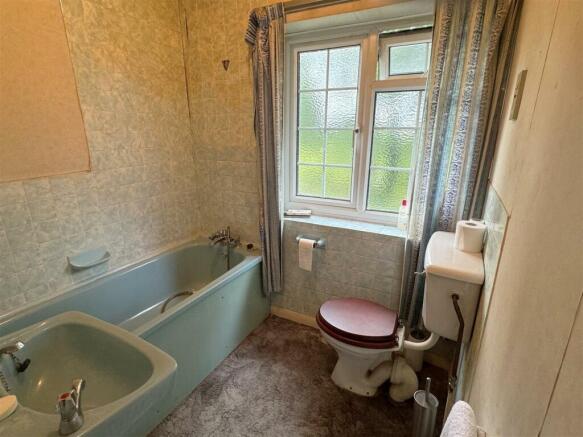 Bathroom.JPG