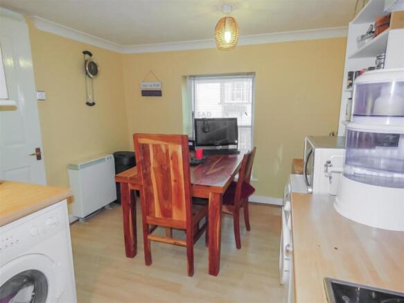 Kitchen Diner 1.JPG