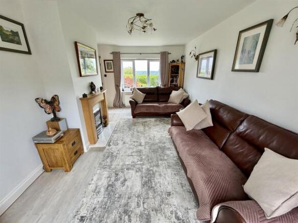 3 bed Semi-Detached for sale Image 7