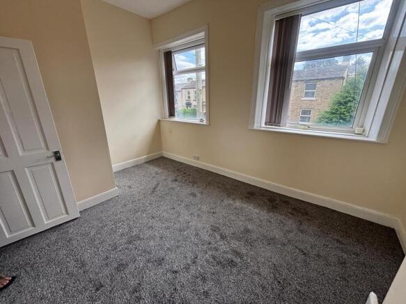 2 bed House to rent Image 10