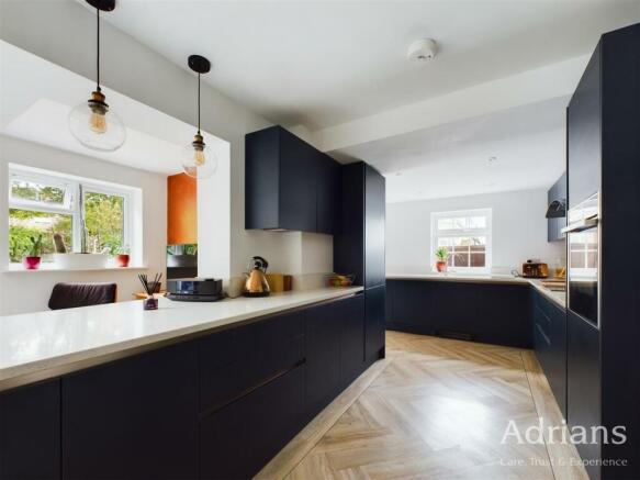 KITCHEN / DINING /