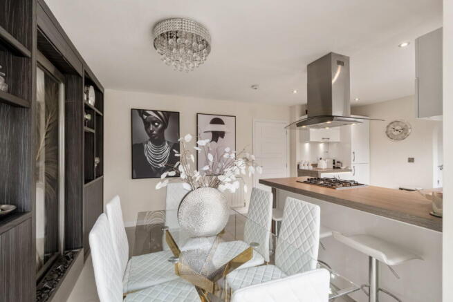 4 bed Detached for sale Image 8