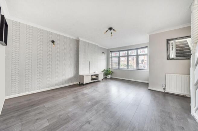 Spacious Lounge  (2)