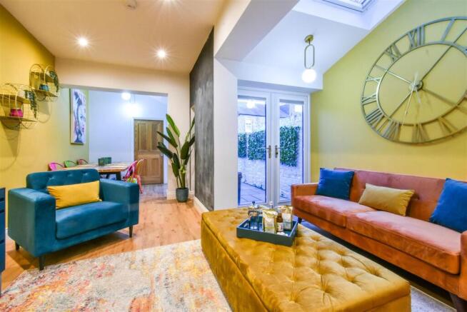 4 bed Terraced to rent Image 5