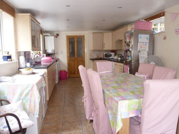 19FT KITCHEN/DINER