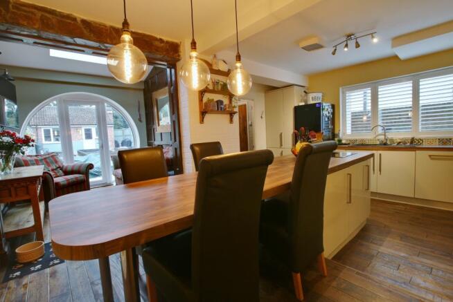 KITCHEN/DINER