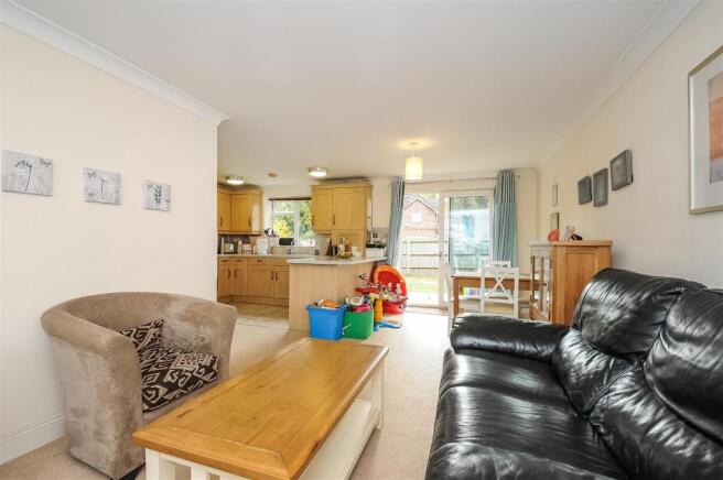 Kitchen/Dining/ Loun
