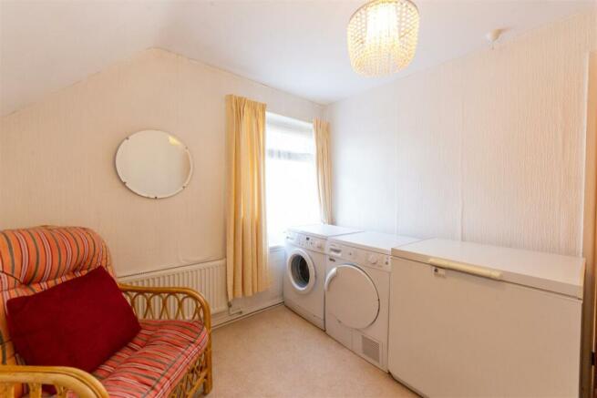 8 Trostrey Close-4.jpg