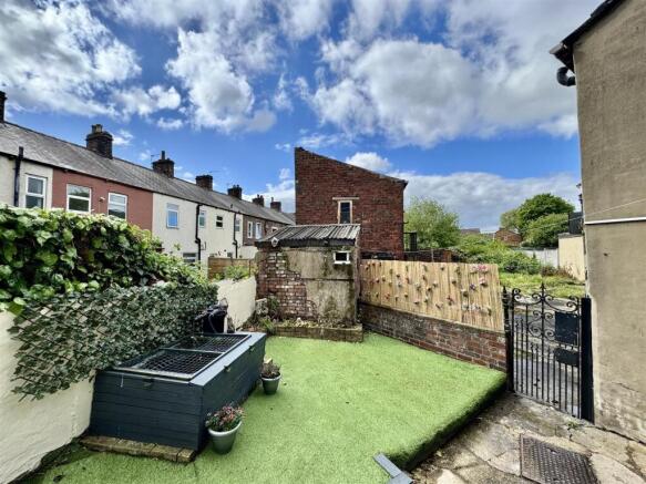 3 bed Terraced for sale Image 4