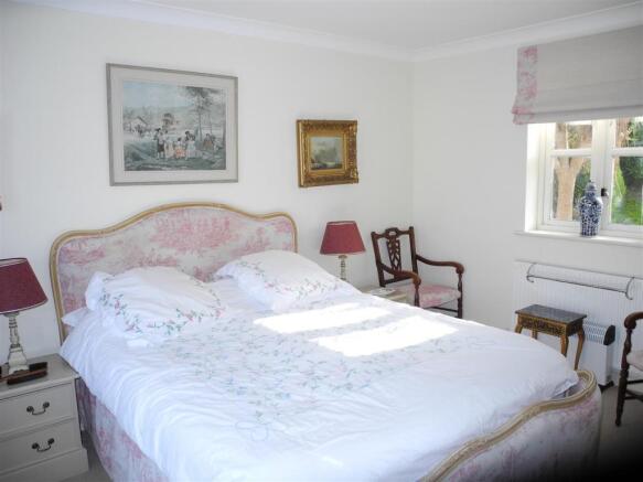 Bed 4.JPG