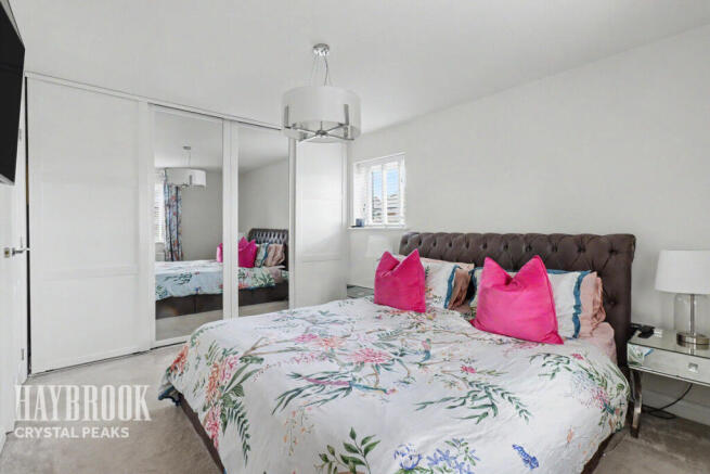 4 bed Detached for sale Image 11